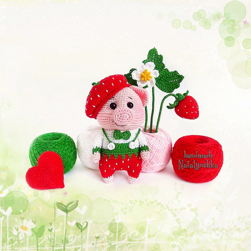Piggy Strawberry toy, Little pink pig, Crochet soft Pig, Miniature Piggy - ของเล่นเด็ก - ผ้าฝ้าย/ผ้าลินิน สีแดง