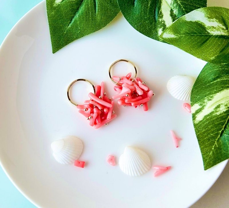 Made in Japan Tropical Coral Earrings Dyed in Coral Pink 2-Way Accessories - ต่างหู - เครื่องประดับพลอย สึชมพู