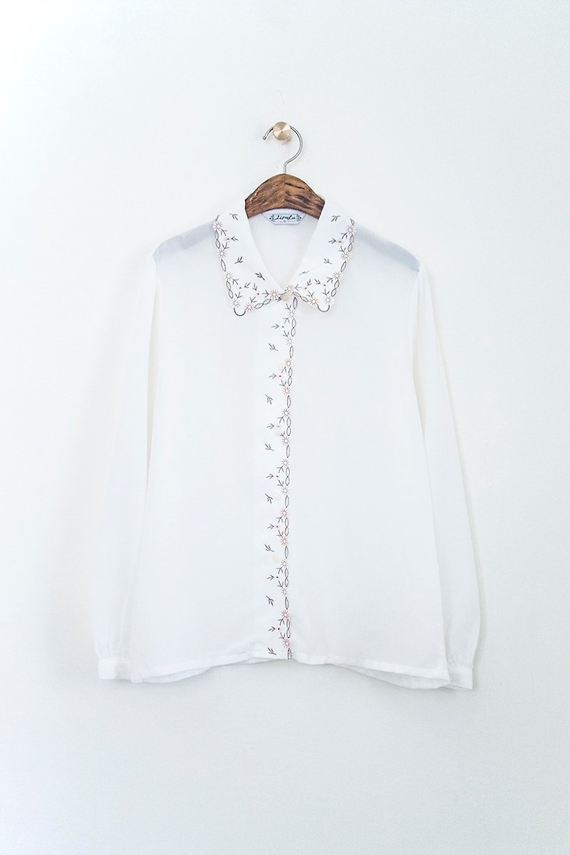 Banana Flyin vintage old-fashioned long-sleeved white shirt - Women's Tops - Other Materials 