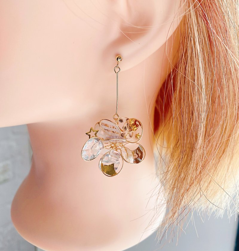 Gold and silver stars American Bronze flower earrings, Clip-On - ต่างหู - เรซิน สีทอง