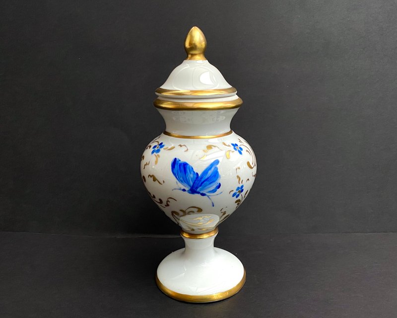 Vintage Porcelain Vase Miniature Urn With Lid France 1960 - Pottery & Ceramics - Porcelain White