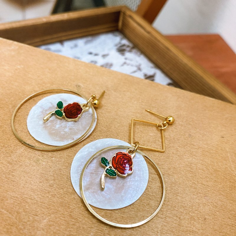 【SaWa Studio】Literary Shell Rose Earrings/ Clip-On - Earrings & Clip-ons - Other Materials 