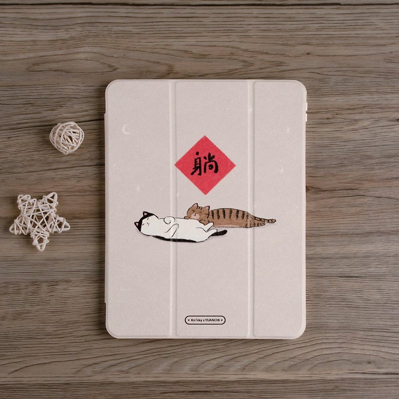無料タブレットバッグ | iPad イラストレーター共同ブランド保護ケース [寝そべり猫] 右側にペンスロット - タブレット・PCケース - その他の素材 カーキ