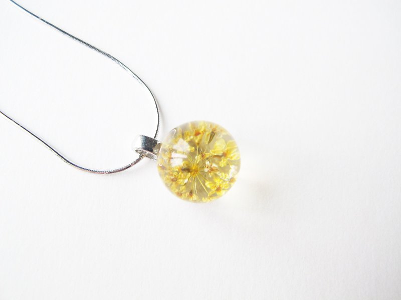 ＊Rosy Garden＊ Yellow pressed Queen Annes lace flower resin semi ball pendant Sterling silver chain necklace - Chokers - Other Materials Yellow