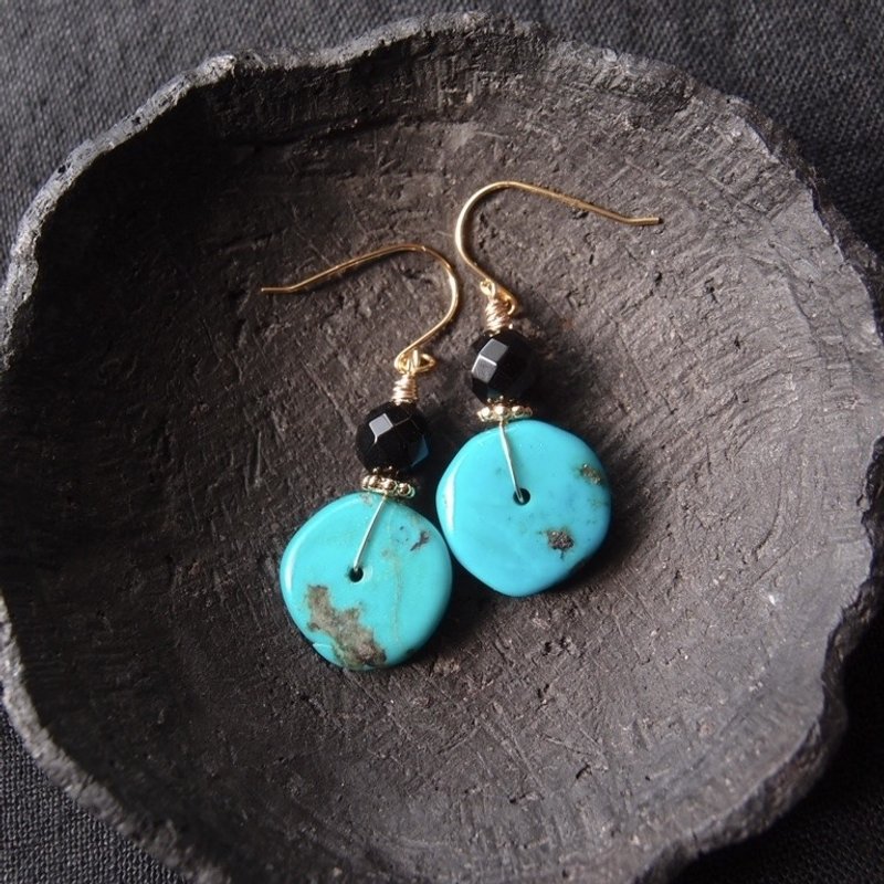 【K14gf】Turquoise × Black Onyx Earrings ターコイズ×オニキス ミニピアス - 耳環/耳夾/耳骨夾 - 寶石 藍色