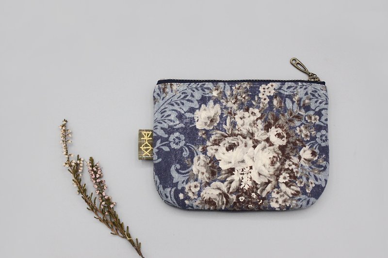 平安小樂錢包 -素雅藍白花朵 (洗舊刷紋日本棉麻布) - 銀包 - 棉．麻 藍色