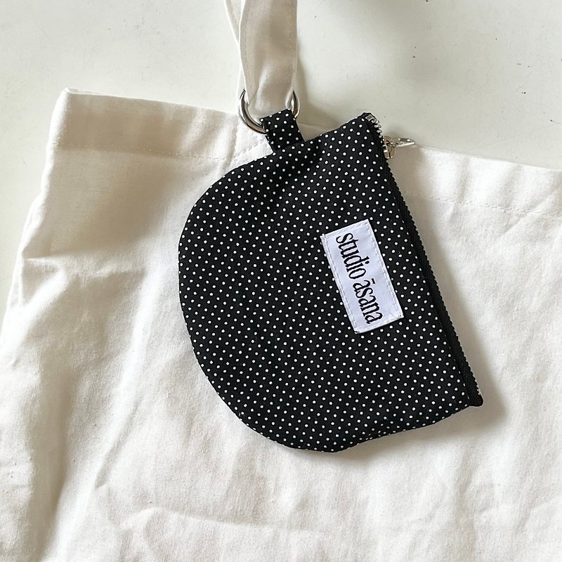 (dot/black) zipper pouch - tea cup - กระเป๋าเครื่องสำอาง - ผ้าฝ้าย/ผ้าลินิน สีดำ