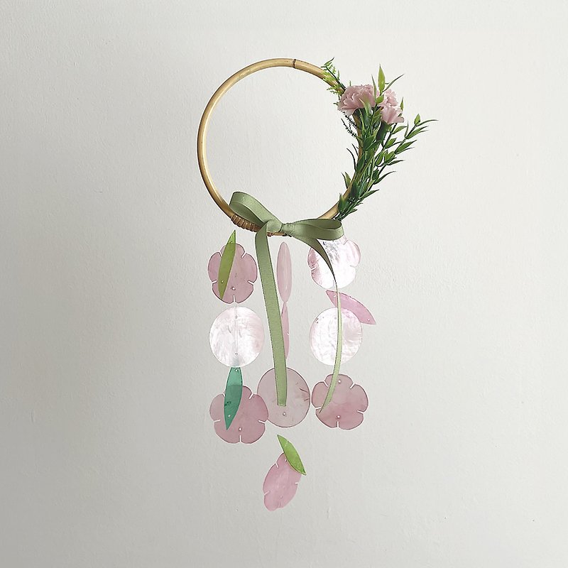 PRE-MADE | Flower Shop Carnation Wreath-Pink_M | Shell Wind Chime Mobile|#1-0314 - ของวางตกแต่ง - เปลือกหอย สึชมพู