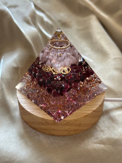 Serendipity Gem｜翡翠．水晶．奧剛 訂製【奧剛能量塔-給愛與接納的你】粉晶/石榴石-奧根金字塔