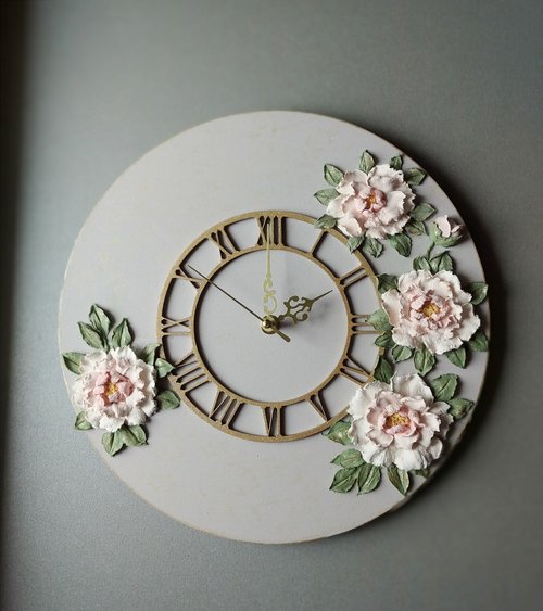 YourFloralDreams 掛鐘 Gray wall clock with white voluminous peonies Silent clock Birthday gift