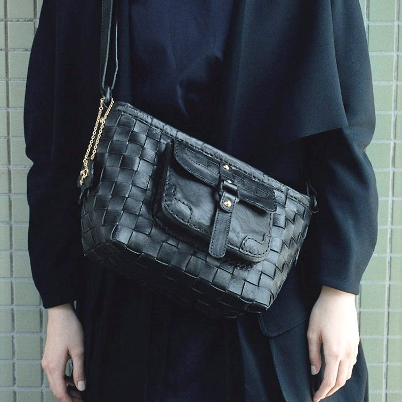 Japanese hand dyed classic pocket woven generous bag / side bag Made in Japan by Robita - กระเป๋าแมสเซนเจอร์ - หนังแท้ 