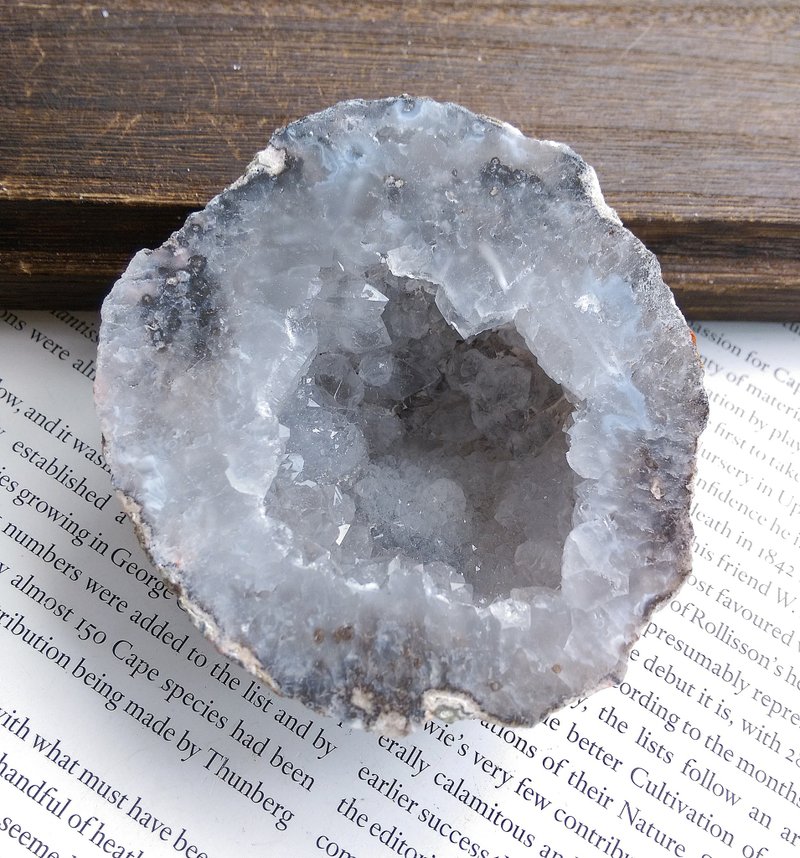 Crystal  馬達加斯加產地  白水晶 雷公蛋 天然礦石 原礦 - 擺飾/家飾品 - 其他材質 