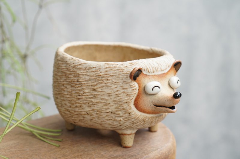 Porcupine planter , handmade ceramic, pottery  ,clay - 花瓶/花器 - 陶 卡其色