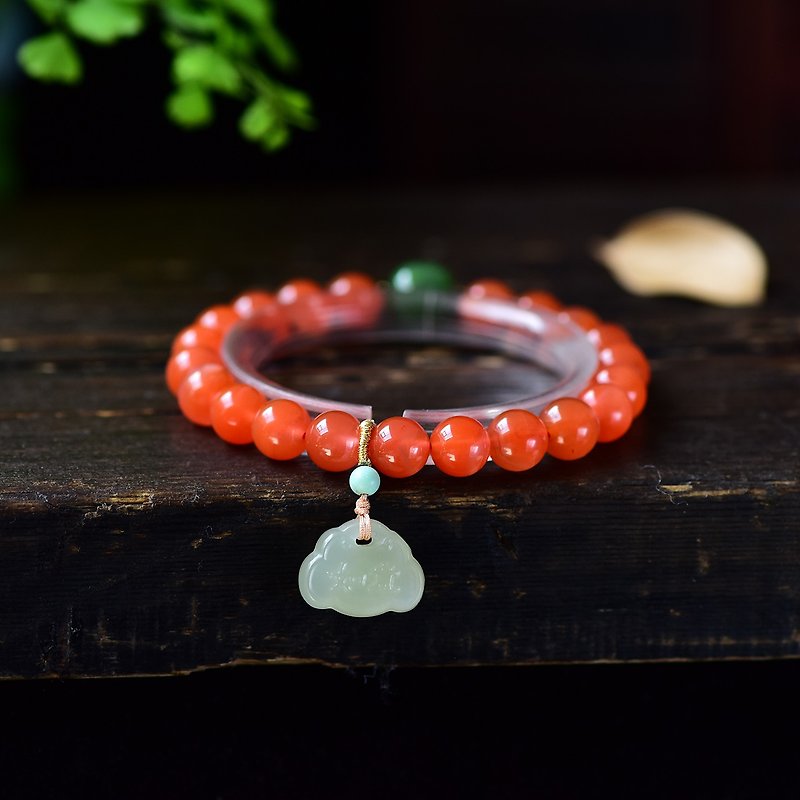 The most beautiful cherry red natural southern red bracelet embellished with Hetian jade Ruyi lock Hetian jade old-shaped beads are super beautiful - สร้อยข้อมือ - เครื่องเพชรพลอย 
