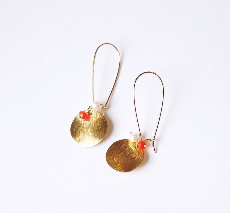 紋路感細絲黃銅圓片耳環 天然珍珠 橘玉髄 可改夾式   - 耳環/耳夾 - 寶石 金色