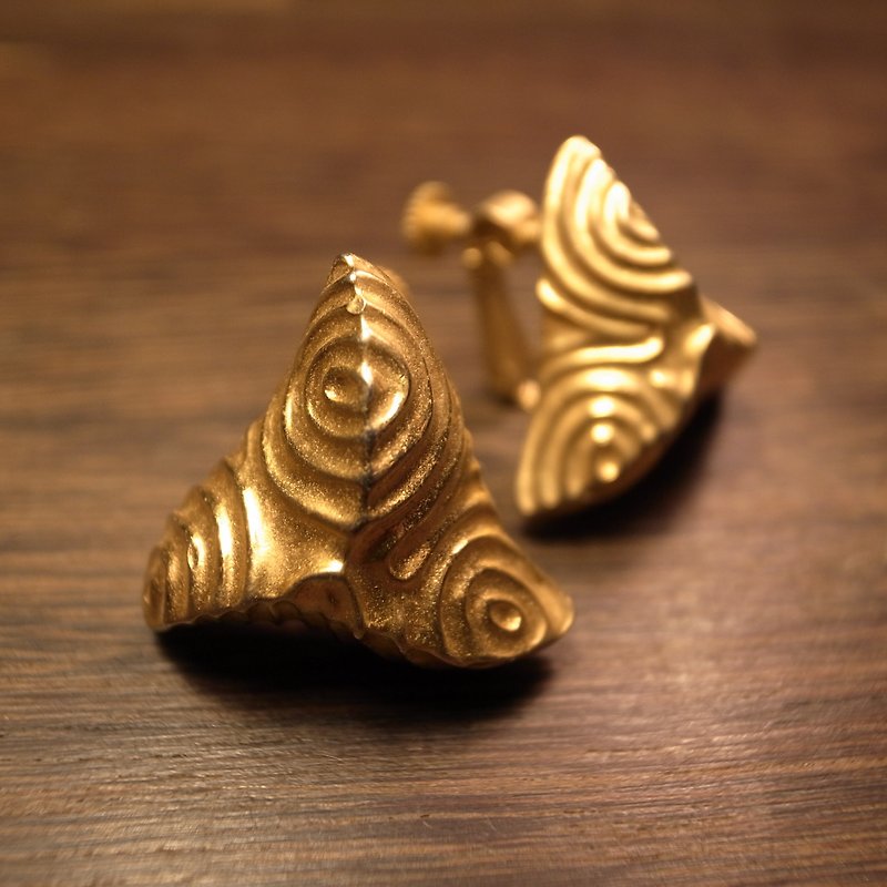 Old bone ELLE triangle clip earrings VINTAGE - ต่างหู - โลหะ สีทอง
