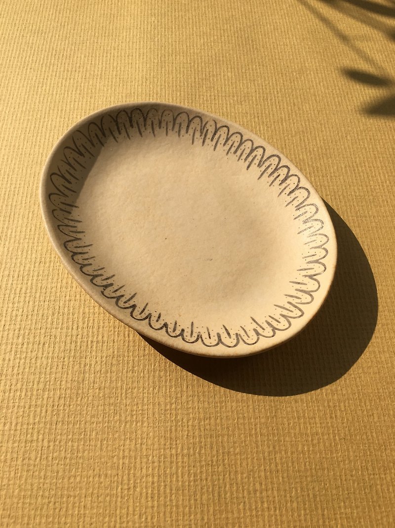 Island plant pottery Taiwan plant series Fern leaf elliptical plate Valentine's Day Valentine's Day Christmas gift exchange Christmas ll - Small Plates & Saucers - Pottery Khaki