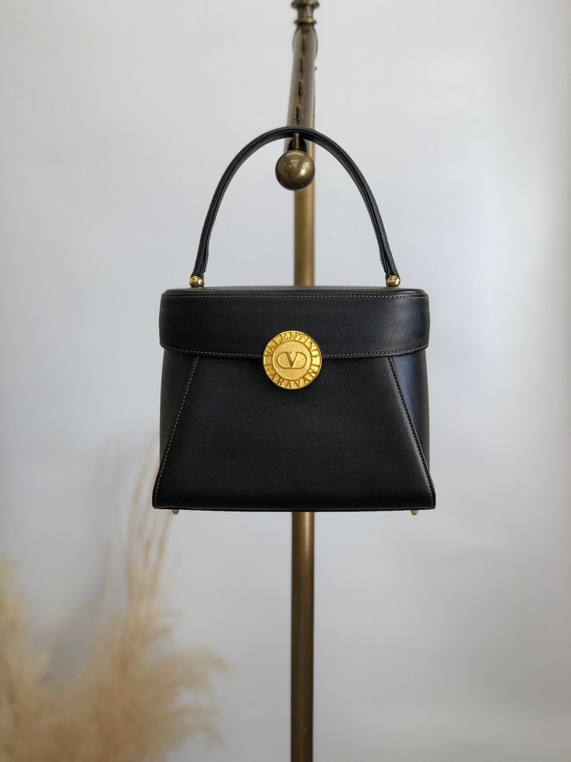 [Direct from Japan, branded used bag] VALENTINO GARAVANI handbag, black medal motif leather vanity bag, vintage 68dag4 - กระเป๋าถือ - หนังแท้ สีดำ