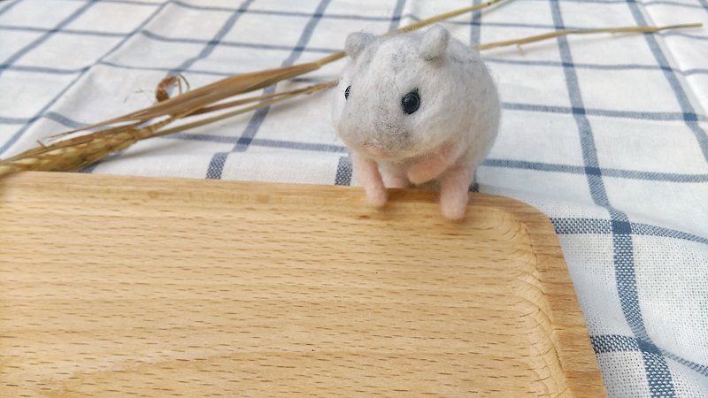 Needle Felt Pet Hamster Sitting Position - ของวางตกแต่ง - ขนแกะ ขาว