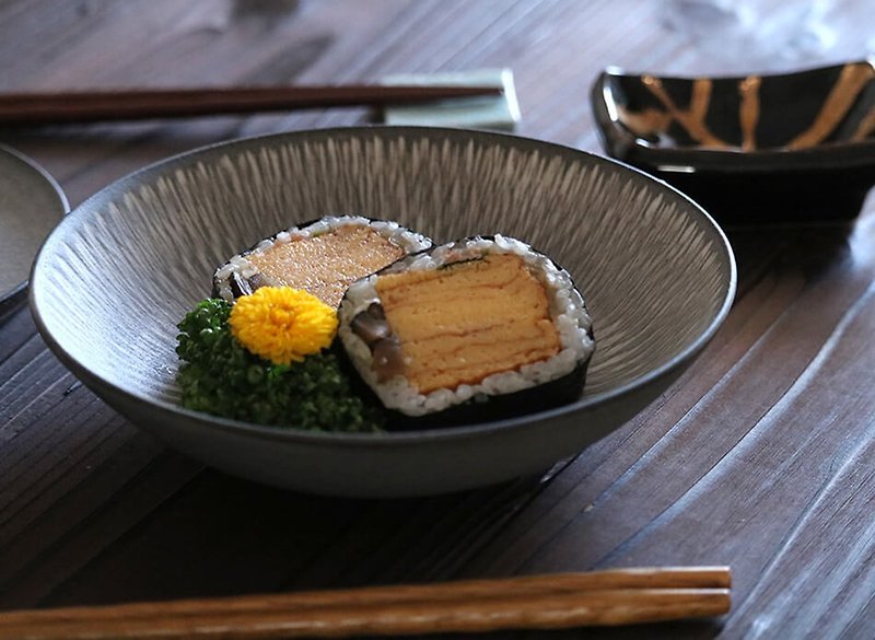 Koshigahara-yaki Deep dish, medium dish, 6-inch dish, and planing, 18cm, Moriyam - จานและถาด - ดินเผา สีเทา