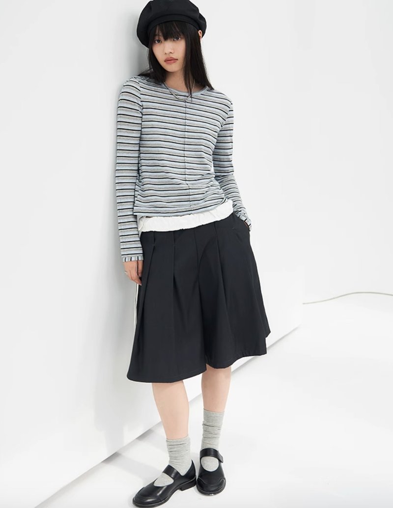 Japanese retro side buttoned contrasting skirt pants - กางเกงขาสั้น - วัสดุอื่นๆ สีเทา