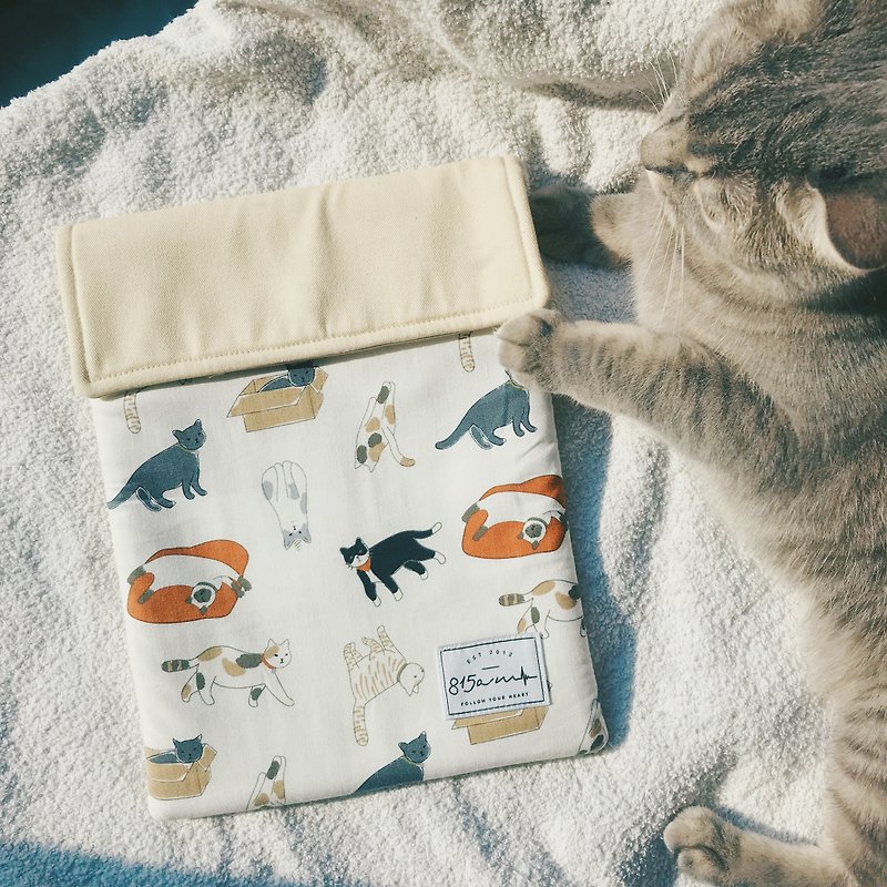 一起玩的貓 - 拼色布料 ipad 平板電腦保護套 / 815a.m - 電腦包/筆電包 - 棉．麻 