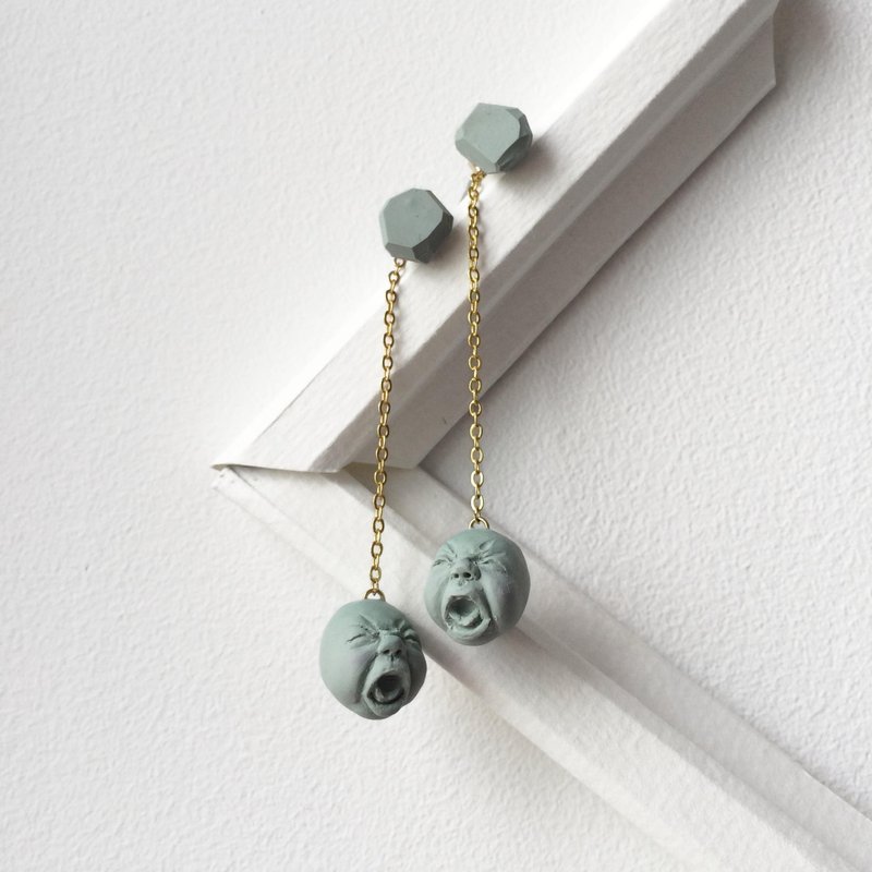 Sleepy child long earrings (gray green): handmade 14k gold earrings - ต่างหู - ดินเหนียว สีเขียว