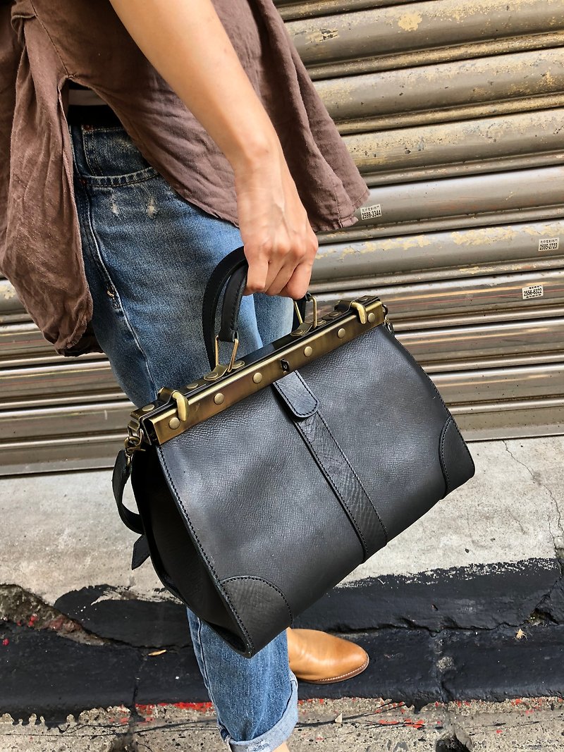 Absolutely Classic Doctor Grey Bag/Side Backpack Color: Black Size: M Vegetable Tanned Cow Leather - Messenger Bags & Sling Bags - Genuine Leather Black