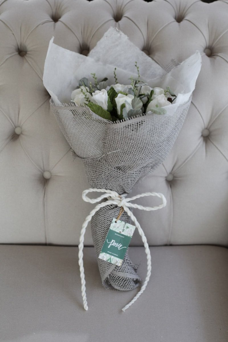 VB210 : Handmade Paper Flower Valentines Bouquet Carolyn Size 8"x16" - Plants - Paper White