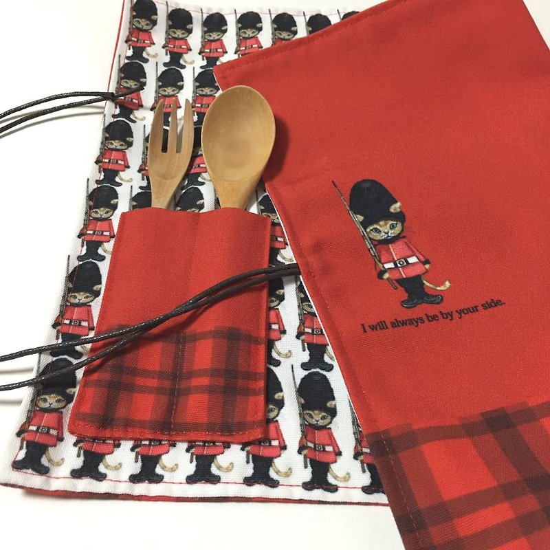 Soldier Nyanko Lunch Mat - ผ้ารองโต๊ะ/ของตกแต่ง - ผ้าฝ้าย/ผ้าลินิน สีแดง