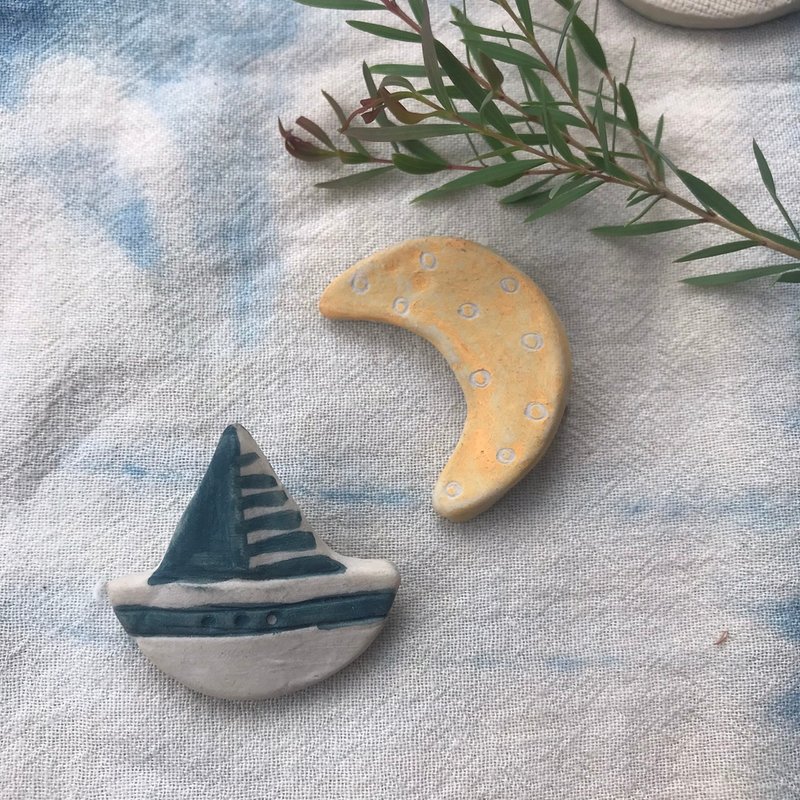 Boat & Moon set / ceramic brooch / handmade - 胸針 - 陶 黃色