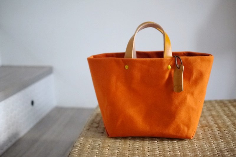 Custom Wax Bag - Pumpkin Orange Paraffin Leather Tote Bag - กระเป๋าถือ - ผ้าฝ้าย/ผ้าลินิน สีเขียว