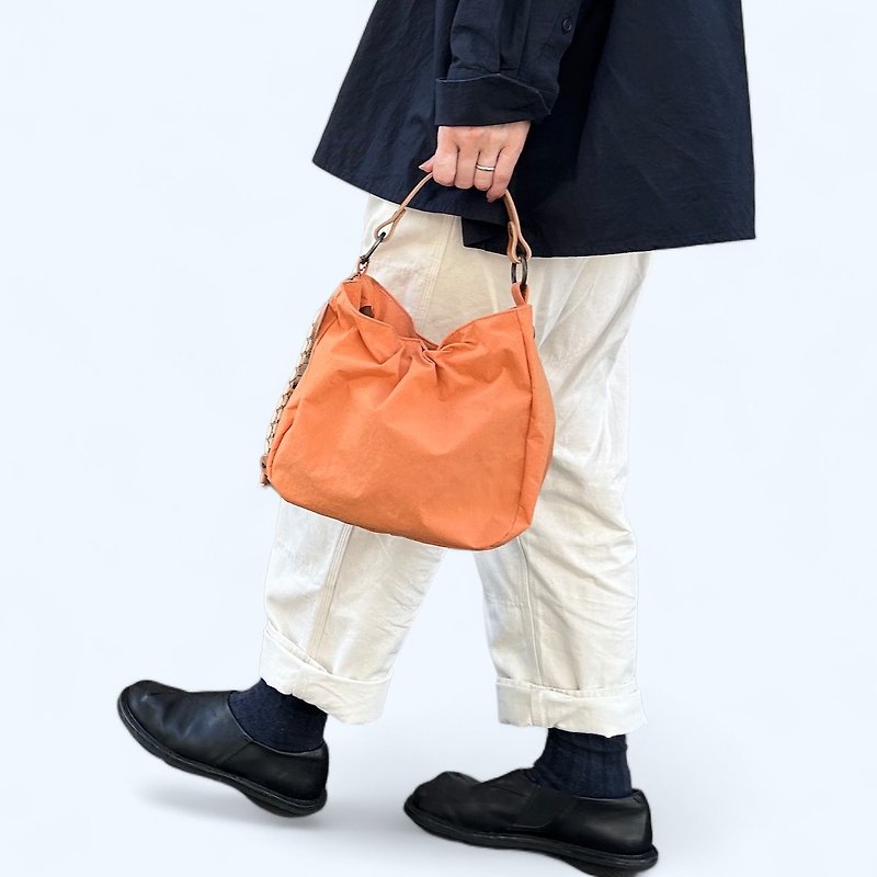BALON mini orange KONBU water-repellent nylon bag - กระเป๋าแมสเซนเจอร์ - ไนลอน สีส้ม