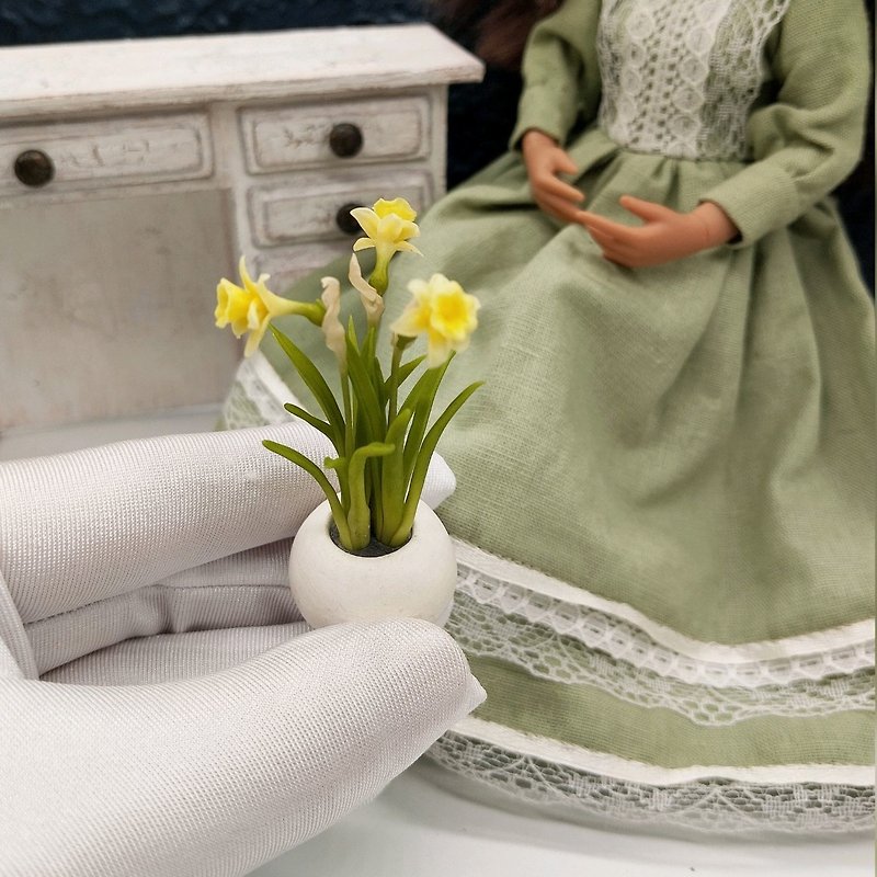 Miniature daffodils in pot 1:6 scale Dollhouse flowers - Plants - Other Materials Yellow