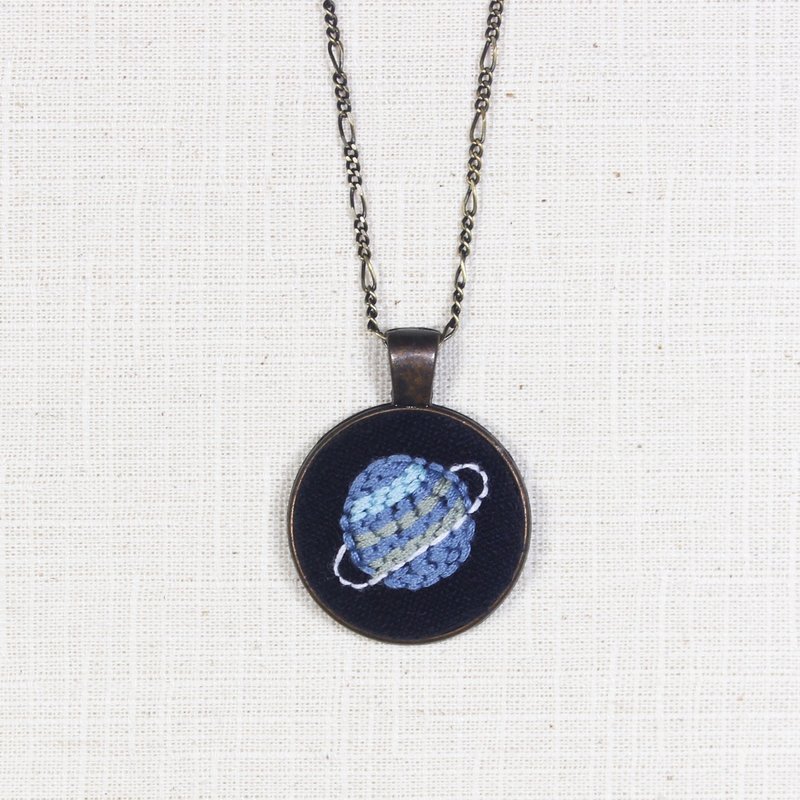 宇宙系列 天王星 手工刺繡項鍊 - 項鍊 - 繡線 藍色