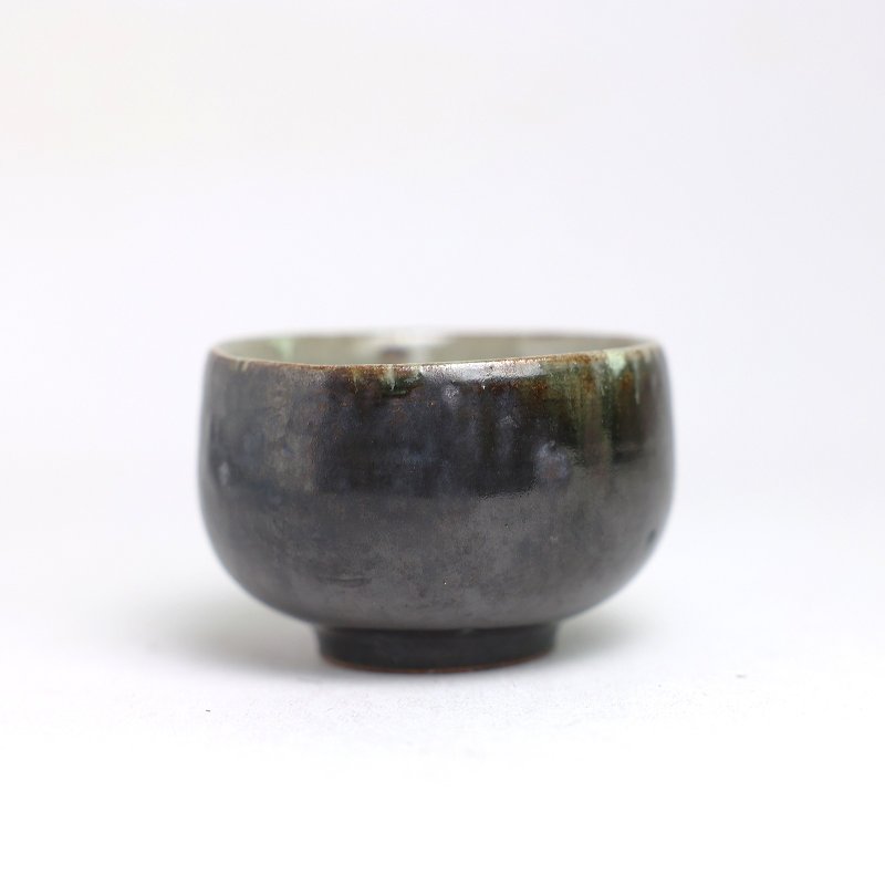 明芽窯 | 柴燒黑釉水杯 陶杯 杯子 茶杯 黑 綠 斑紋 H9 - 茶壺/茶杯/茶具 - 陶 黑色