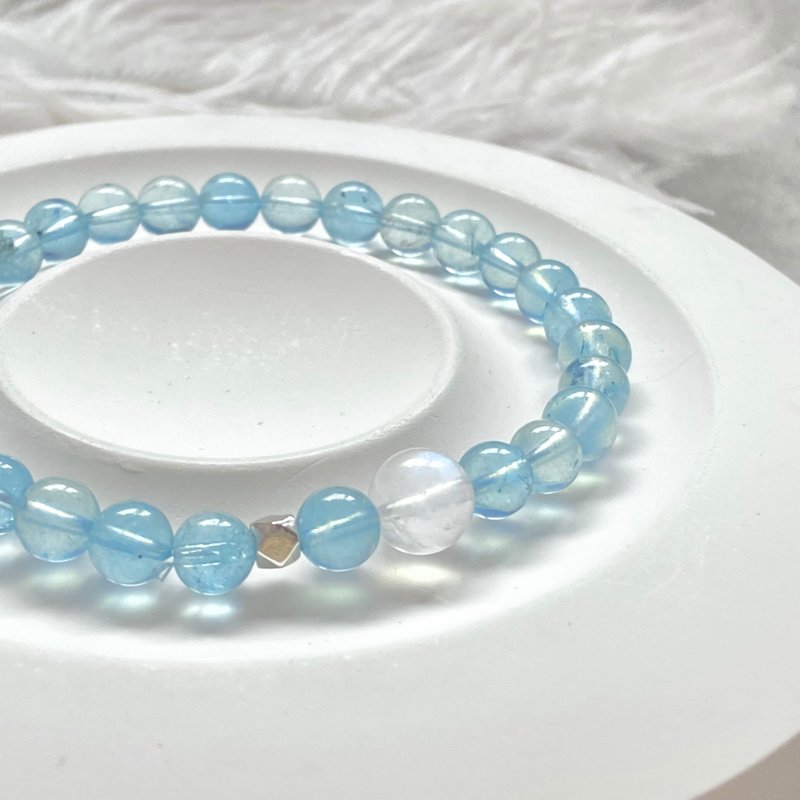 Aquamarine moonstone bracelet - สร้อยข้อมือ - คริสตัล ขาว