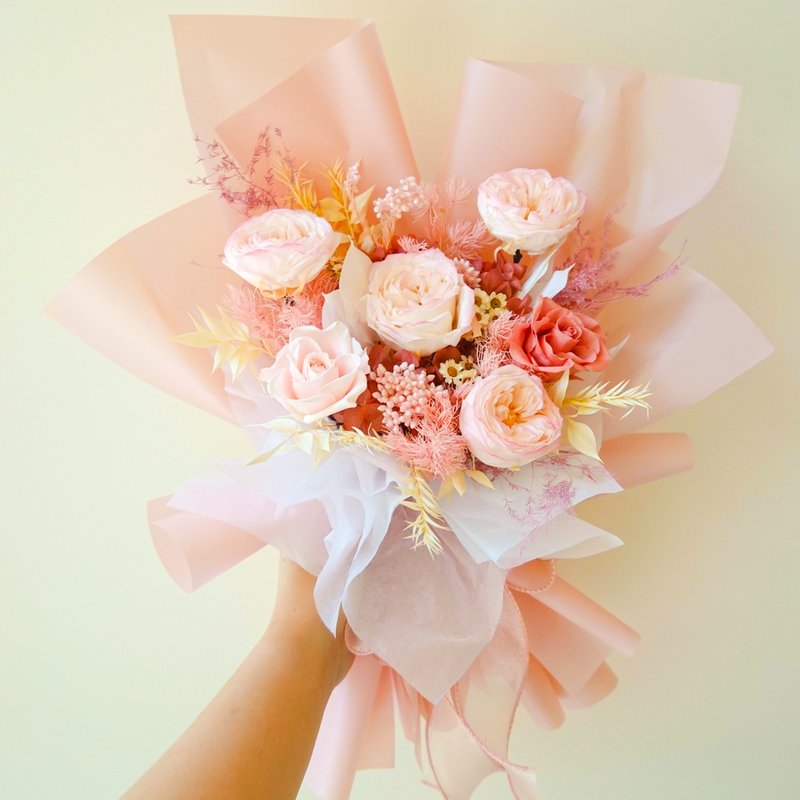 Eternal Garden Rose Bouquet-Pink and White - ช่อดอกไม้แห้ง - พืช/ดอกไม้ สึชมพู