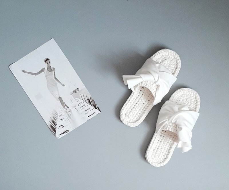 White bride slippers Wedding Ivory shoes for bride Flat - 女休閒鞋/帆布鞋 - 棉．麻 白色
