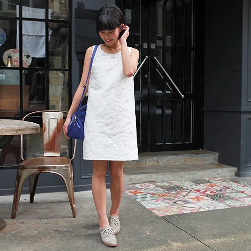 GT white flowers sleeveless dress - ชุดเดรส - ผ้าฝ้าย/ผ้าลินิน ขาว