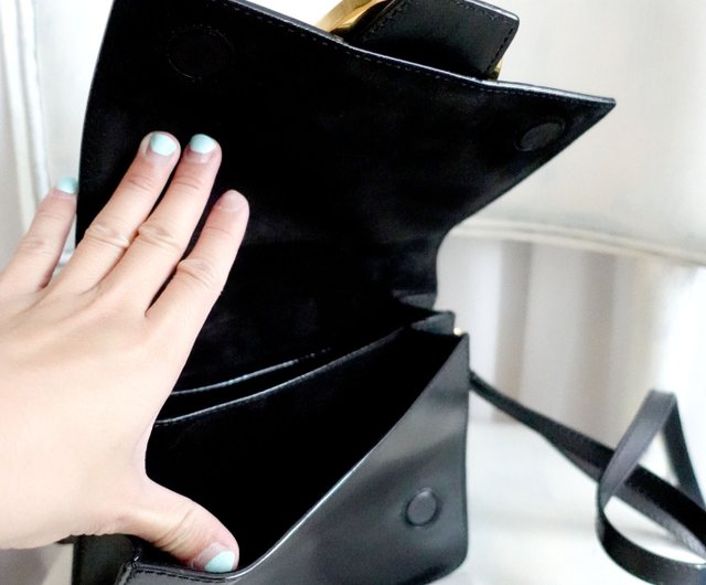 ビーズと珊瑚石の装飾 クラッチバッグ ビーズと珊瑚石の装飾 クラッチバッグ