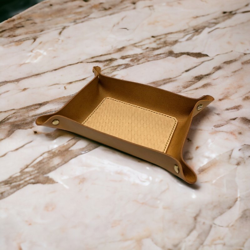 Hand-stitched leather storage tray - กล่องเก็บของ - หนังแท้ สีนำ้ตาล
