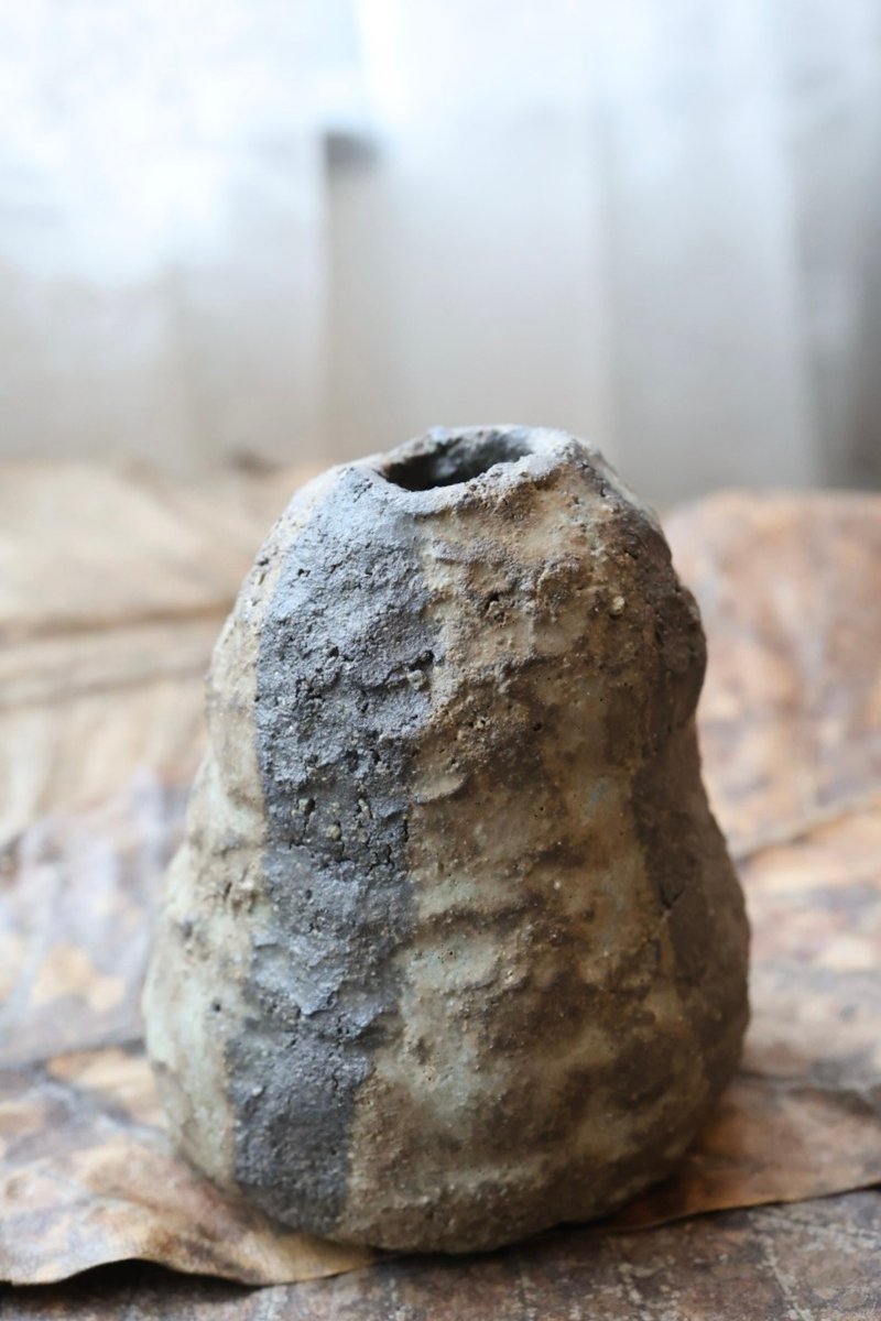 【喬遷禮物】風的皺折No8擴香手捏花器侘寂風雕塑擺件收藝術作品 - 擺飾/家飾品 - 陶 卡其色