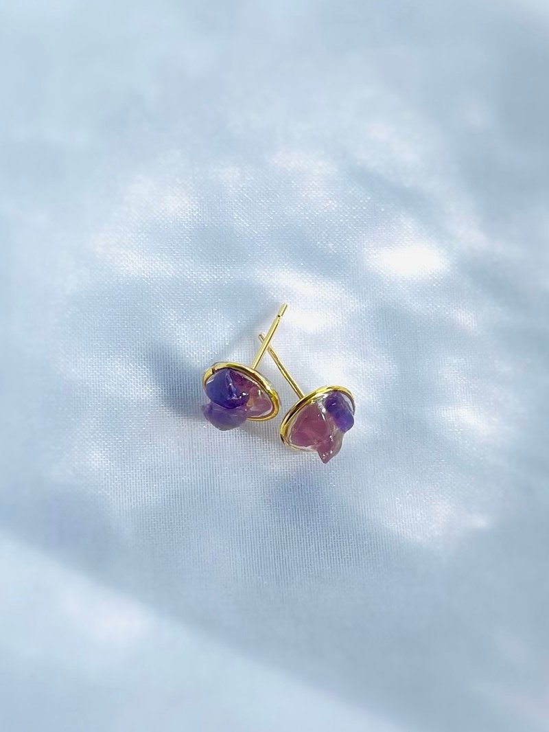 天然石/アメジストのさざれピアス/パワーストーン/一粒ピアス/18K/一粒/シンプル/アレルギー対応/アメジスト/ノンホールピアス/誕生石/さざれ石 - 耳環/耳夾/耳骨夾 - 半寶石 紫色