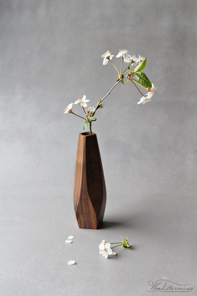 Wavy wood vase, minimalist flower vase - Items for Display - Wood 