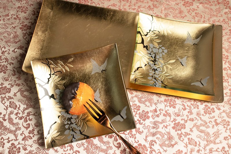 【手作貼箔工藝】舞蝶花園雕刻盤(5件組) - 盤子/餐盤 - 玻璃 金色