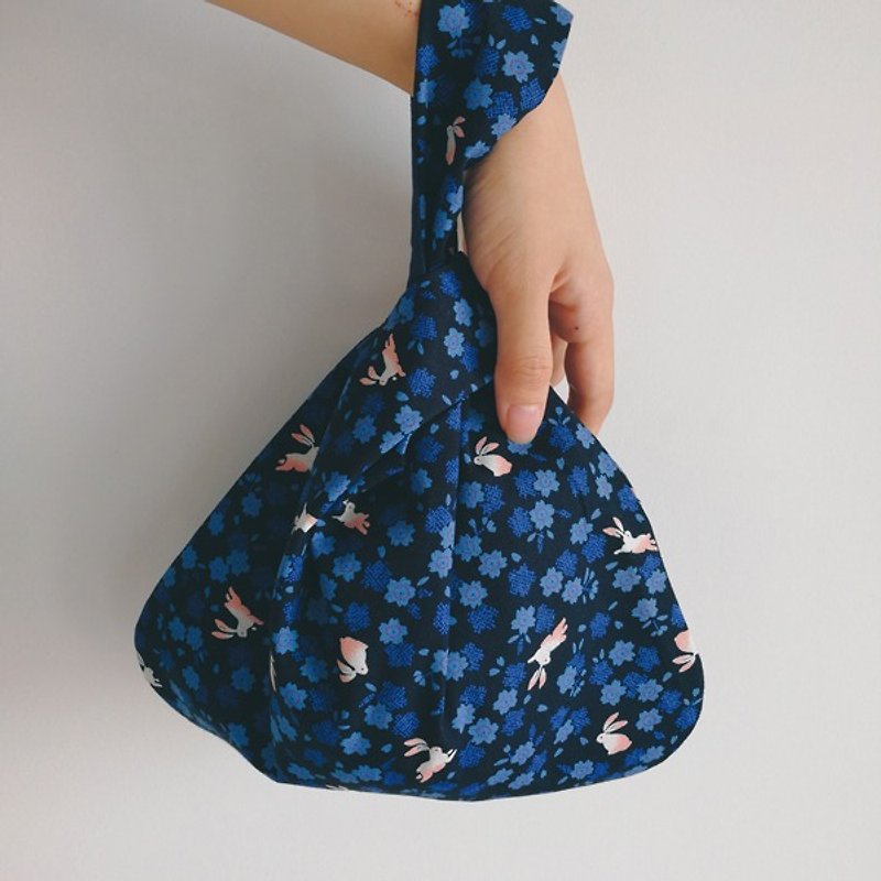 Japanese style and wind wrist bag bundle carrying bag - Handbags & Totes - Cotton & Hemp Multicolor