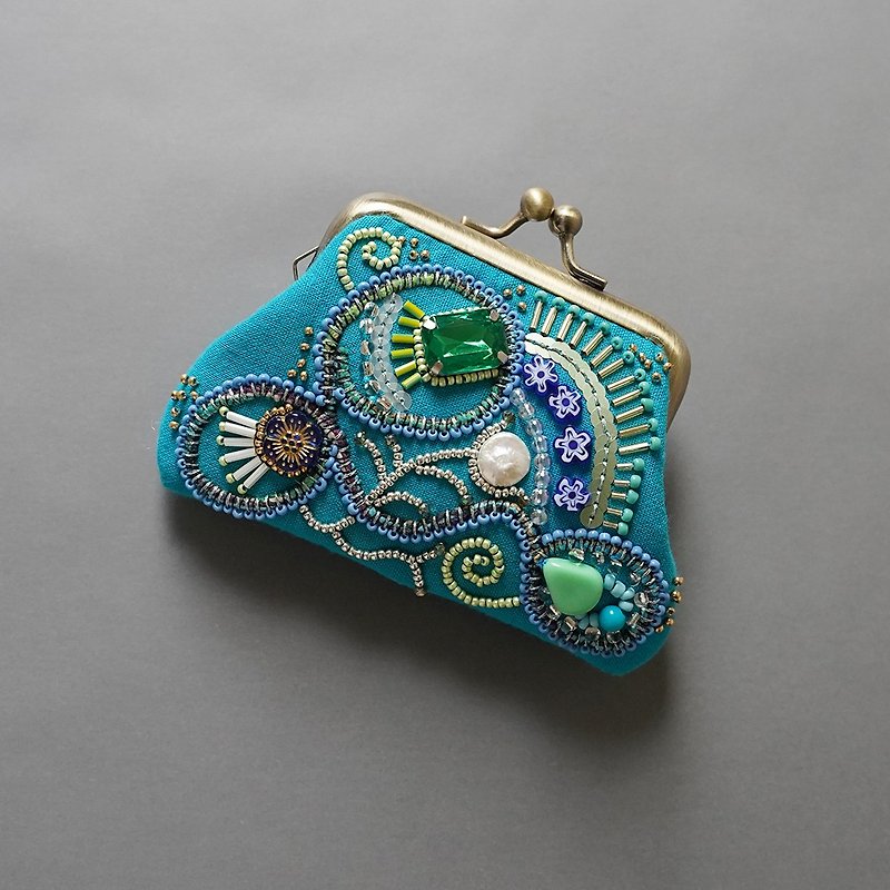Beaded Embroidery Small Kiss lock bag 8 Blue No Gusset Pouch - กระเป๋าเครื่องสำอาง - ผ้าฝ้าย/ผ้าลินิน สีน้ำเงิน