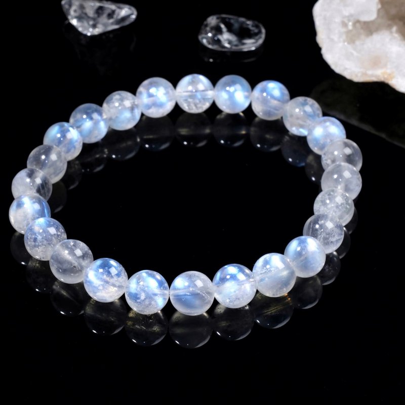 #561 One Picture One Object/8mm Indian Ice Blue Light Moon Stone Bracelet Moon Stone Love - Bracelets - Crystal Blue