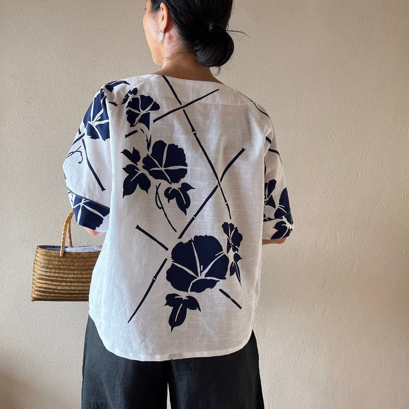 Yukata raglan sleeve blouse, morning glory, white background. Made to order. - เสื้อเชิ้ตผู้หญิง - ผ้าฝ้าย/ผ้าลินิน ขาว